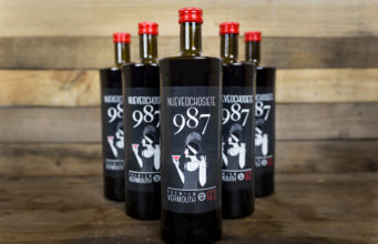 987 lanza su primer vermouth con un guiño a los años 20.