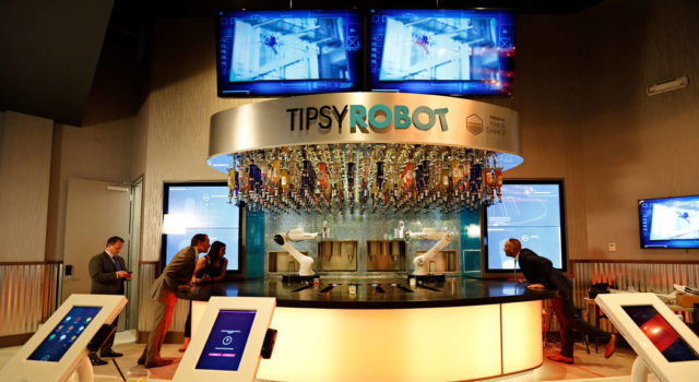 Robots tras la barra de bar ?