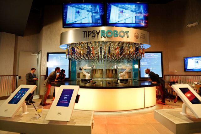 Robots tras la barra de bar ?