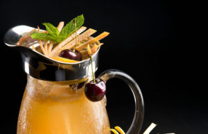 Summer street Parade, Javier de Las Muelas Maker ́s Mark y Dry Martini By Javier de las Muelas,