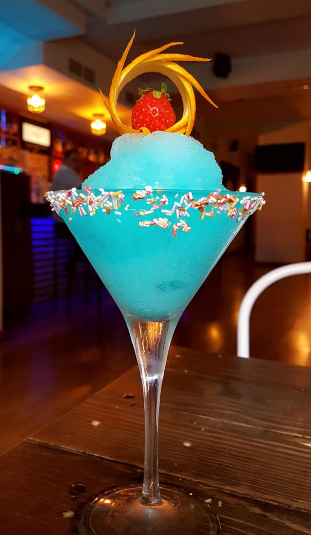 La Clandestina, Crazy Daiquiri Paula Cano Aguado y Antonio Alcázar Verdú. La Clandestina c/ Don Quijote, 5 03600 ELDA - Alicante España DAIQUIRI FROZEN