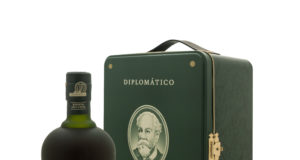 La Navidad con Reserva Exclusiva De Ron Diplomático RESERVA EXCLUSIVA DE RON DIPLOMÁTICO