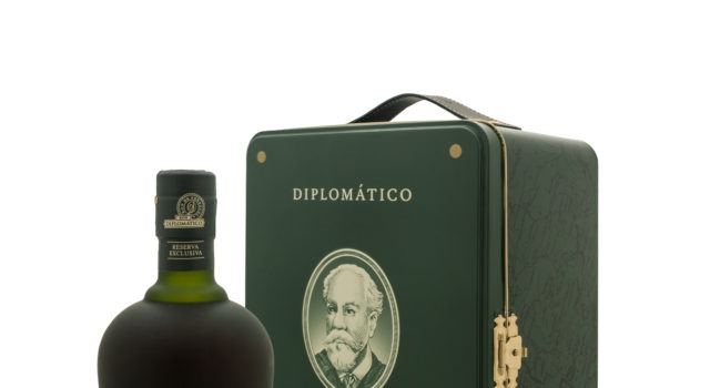 La Navidad con Reserva Exclusiva De Ron Diplomático RESERVA EXCLUSIVA DE RON DIPLOMÁTICO