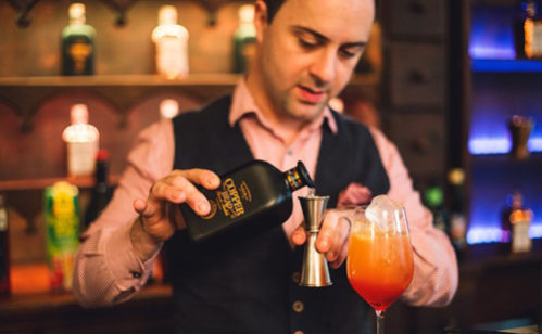 Marian Beke y Copperhead Gin Marian Beke Copperhead