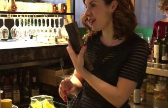 Brandy Lepanto con Nagore Arregui en Urrechu Velázquez