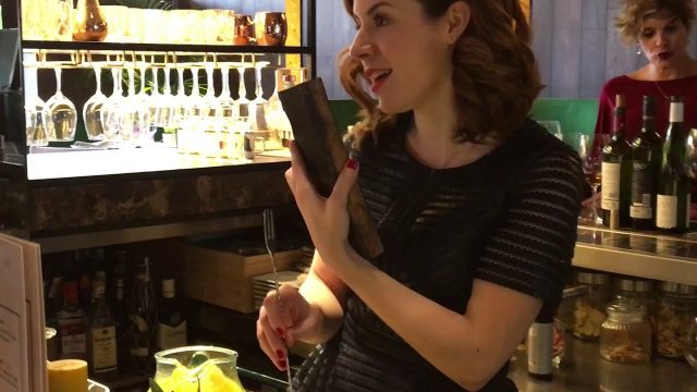 Brandy Lepanto con Nagore Arregui en Urrechu Velázquez