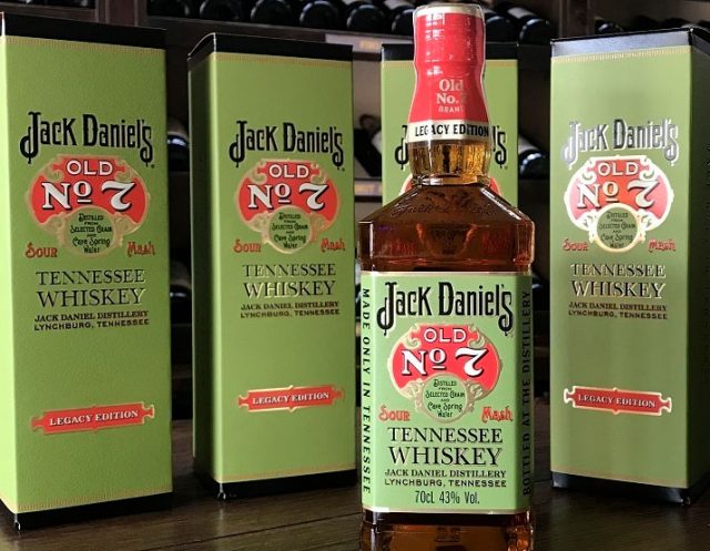 Jack Daniel’s se tiñe de verde para homenajear la historia de la marca