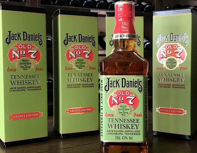 Jack Daniel’s se tiñe de verde para homenajear la historia de la marca