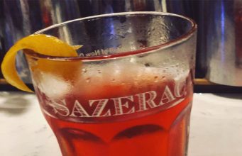 Sazerac, él coctel oficial de Nueva Orleáns.