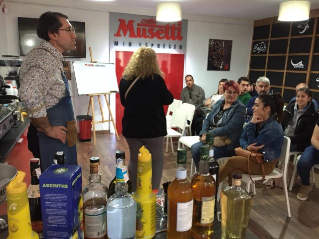 Juan Tomas dinamiza en Elche la coctelería con café