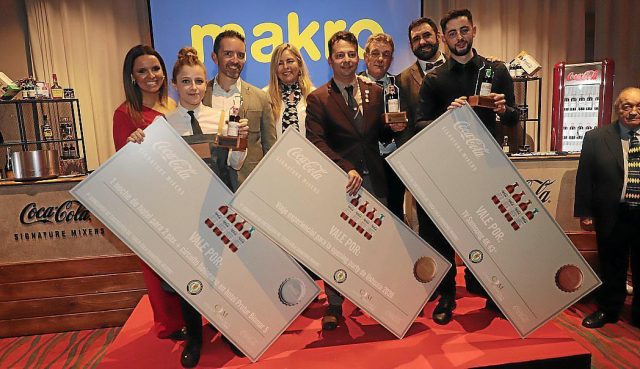 Fernando Calderón, del Platja de Muro Village, gana el Concurso de Coctelería de Coca-Cola