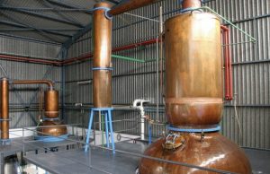 Bebidas espirituosas entre la fabricación de gel y coronavirus