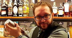 Nacho Zamora presenta ¨volver al futuro¨