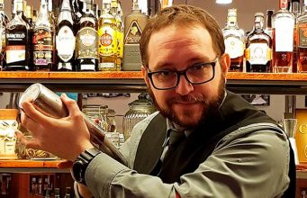 Nacho Zamora presenta ¨volver al futuro¨