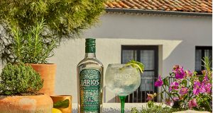LARIOS PROVENZAL, LA NUEVA GINEBRA CON ESENCIAS HERBALES MEDITERRÁNEAS