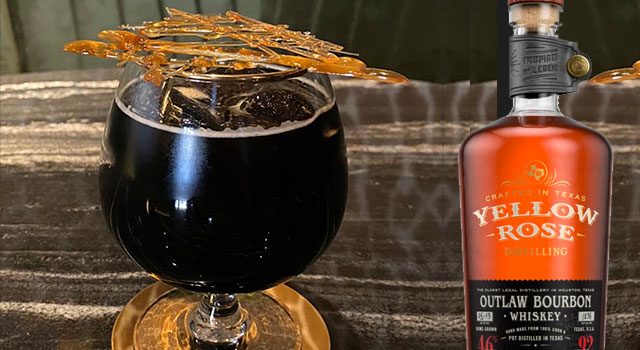 BLACK VELVET (FARÁNDULA FEARLESS COCKTAIL BAR).