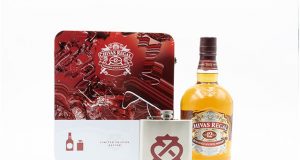 DREW YOUNG DISEÑA EL PACK MÁS ESPECIAL DE CHIVAS REGAL 12 CON EL QUE BRINDAR ESTAS NAVIDADES