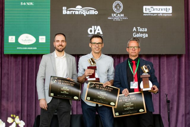 SALZILLO TEA AND COFFEE PREMIA A VALENTIN COMO MEJOR BARISTA.