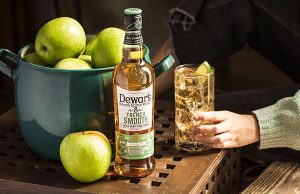 EL PERFECT SERVE DE DEWAR’S 8 FRENCH SMOOTH: APPLE & GINGER HIGHBALL