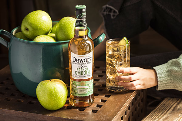 EL PERFECT SERVE DE DEWAR’S 8 FRENCH SMOOTH: APPLE & GINGER HIGHBALL