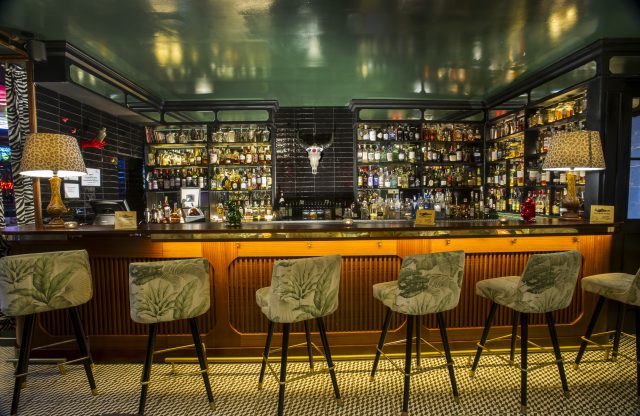 DIEGO CABRERA PUBLICA SU LIBRO ‘GURÚ. MANUAL (MULTISENSORIAL) DE COCTELERÍA’