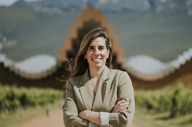 BODEGAS EN FEMENINO: YSIOS, TARSUS Y AZPILICUETA