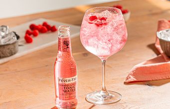 Fever-Tree Raspberry & Rhubarb Tonic Water, la irresistible y versátil tónica pink.
