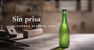 Alhambra Reserva 1925, la icónica cerveza de fermentación lenta, presenta su nueva campaña: SIN PRISA