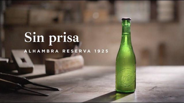Alhambra Reserva 1925, la icónica cerveza de fermentación lenta, presenta su nueva campaña: SIN PRISA