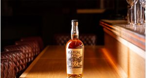 Flaming Pig, el whiskey irlandés premium marcado por el fuego