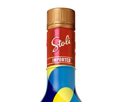 Stoli lanza una botella edición limitada en apoyo al pueblo ucraniano