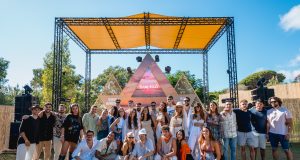 Ron Barceló cierra el verano con un planazo en Cádiz repleto de VIPs en plena naturaleza Invitados VIPs Barceló