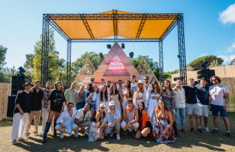 Ron Barceló cierra el verano con un planazo en Cádiz repleto de VIPs en plena naturaleza Invitados VIPs Barceló
