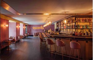 BORJA CORTINA, SCHWEPPES MIXING MASTER, INAUGURA VARSOVIA VALENCIA DE LA MANO DEL NUEVO MIXER POMELO & BAYA DE NEPAL Varsovia Valencia