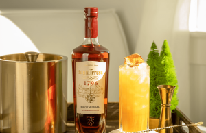 BOTELLA CUSTOMIZADA DE RON SANTA TERESA 1796