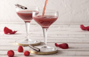 Red Valentine, el cóctel con el que celebrar el amor con Ron Diplomático