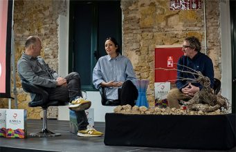 “Jumilla: Diálogos de Arte y Vino” presenta la pieza exclusiva inspirada en la vendimia
