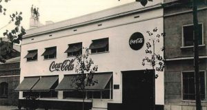 Más de 3.500 empleados de Coca-Cola soplan las velas por el 70 aniversario de la primera botella fabricada en España