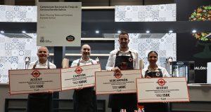 DAVID QUIRÓS, DE ESPACIO QUIRÓS (TORREJÓN DE ARDOZ), GANADOR DEL 8 o CAMPEONATO DE TIRAJE DE CERVEZA ESTRELLA GALICIA