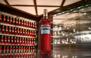 Campari rinde homenaje a Milán con el lanzamiento de su icónica nueva botella inspirada en su lugar de origen.