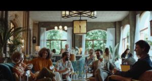 DISFRUTAR DE LA SOBREMESA EN BUENA COMPAÑÍA CON SCHWEPPES