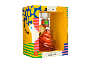 Torres Brandy viste su icónico Jaime I con los colores vibrantes de la artista plástica Mireia Ruiz