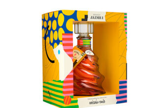Torres Brandy viste su icónico Jaime I con los colores vibrantes de la artista plástica Mireia Ruiz