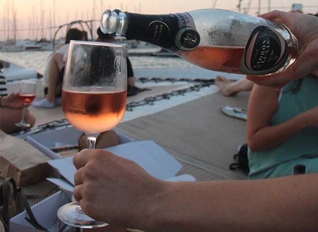 Burbujas ecológicas: Cavas Ladrón de Lunas en la vanguardia del sabor sostenible.