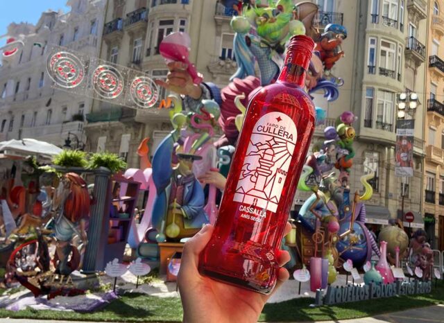 Fallas 2024: Guía de supervivencia por Cassalla Faro de Cullera.