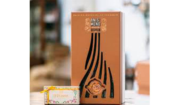 Anís del Mono y La Pajarita: tradición y maestría artesanal en el regalo perfecto de esta Navidad