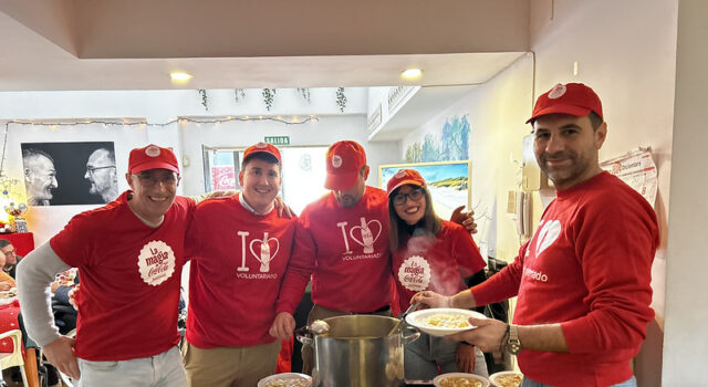 Coca-Cola se une a entidades benéficas para repartir 1.000 comidas a familias vulnerables de la Comunidad de Madrid