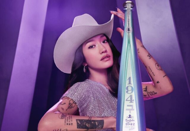 DON JULIO 1942 SE UNE A LA DJ E ÍCONO DE ESTILO PEGGY GOU