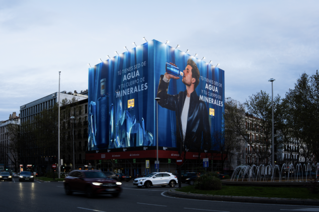 Solán de Cabras ilumina Madrid con una innovadora lona protagonizada por sus minerales esenciales