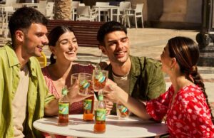 Coca-Cola activa todos sus canales de venta en verano para aprovechar el incremento del consumo y del turismo Coca-Cola activa todos sus canales de venta en verano
